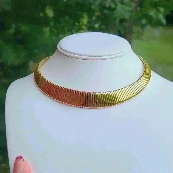 VTG Signed Monet Runway Collectable 70s goldtone Choker Omega Snake Necklace - Picture 12 of 17